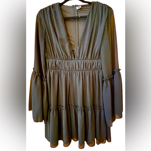 Elegant Black Women's Dress - Picture 2 of 9